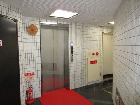 1階、EVホール