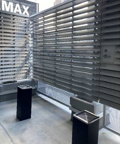 屋上、喫煙コーナー