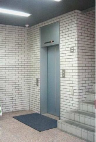 1階、EVホール