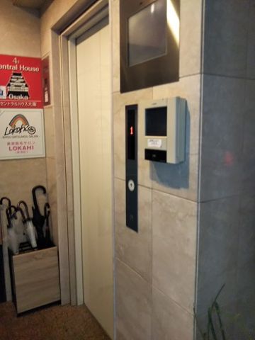 1階、エレベーター
