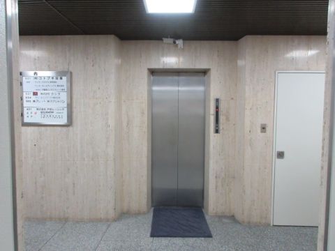 1階、EVホール