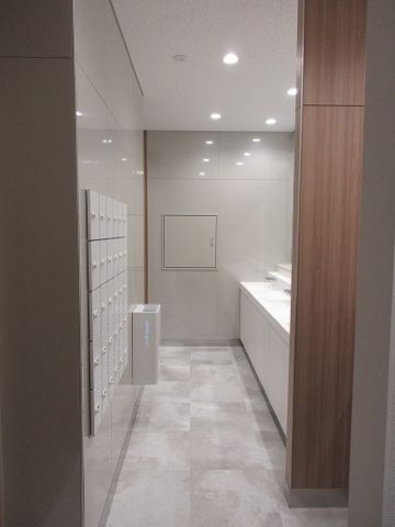 各階、女性用トイレ出入り口