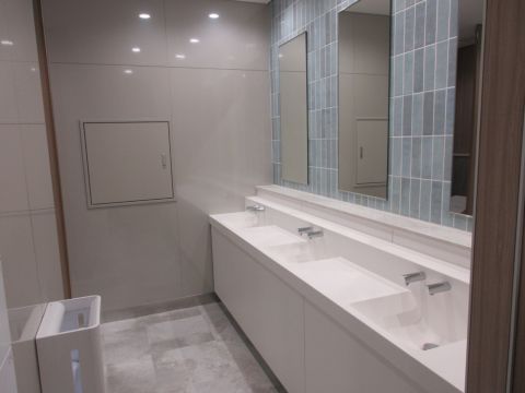 各階、女性用 トイレ洗面