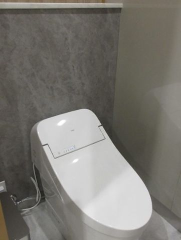 各階、洗浄付き便座