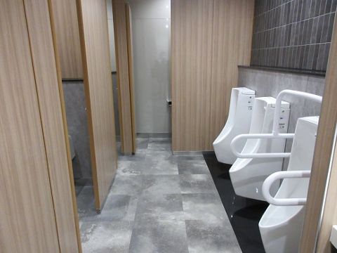 各階、男性用トイレ