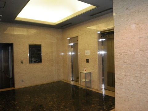 1階、EVホール