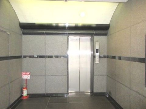 1階、EVホール&エントランス内