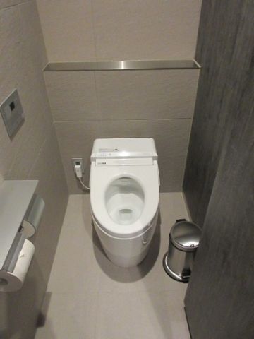 各階、洗浄付き便器