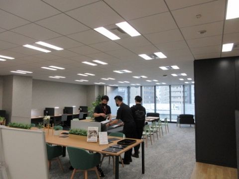 家具付き室内 ④