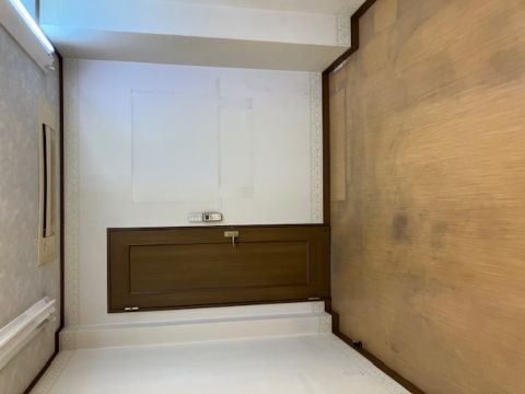 奥、室内 ②