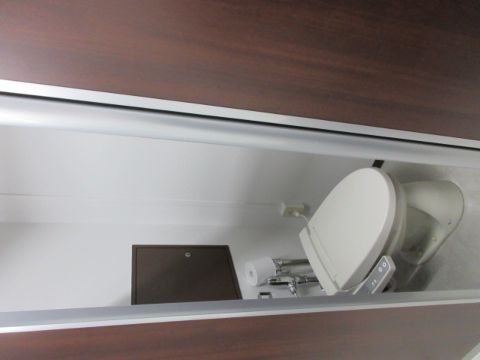 各階、洗浄付き便座