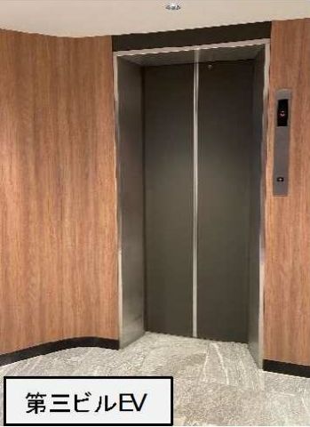 1階、EVホール