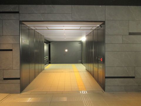 駅直結、出入口