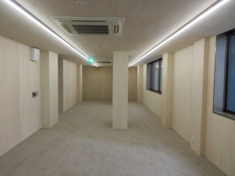 室内 ③