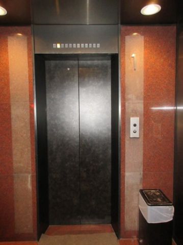 1階、EVホール
