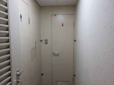 トイレ出入口