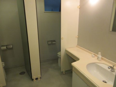 3階、男女別 洗浄付き便座