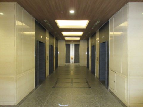 1階、EVホール