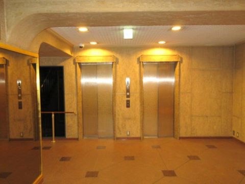 1階、EVホール