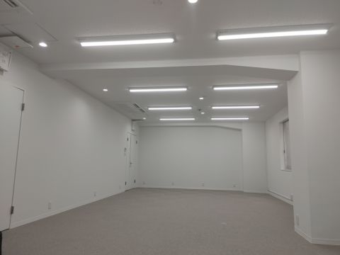 8階 貸室内