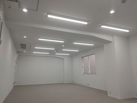 8階 貸室内