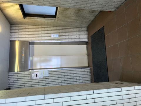 1階、EVホール