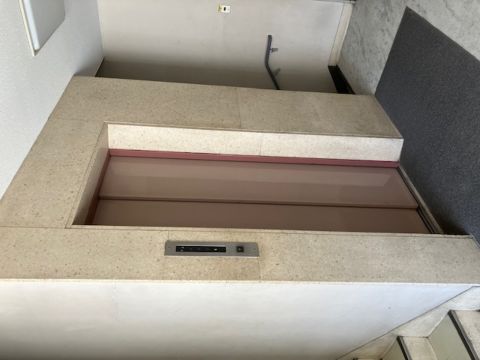 1階、EVホール