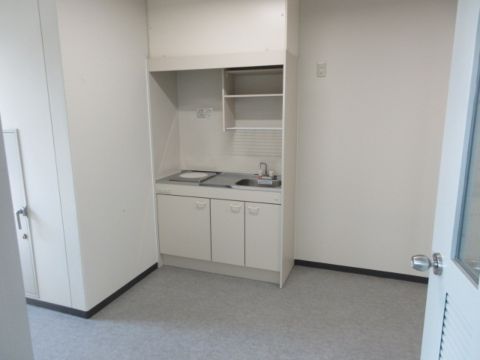 各階、広々とした給湯室