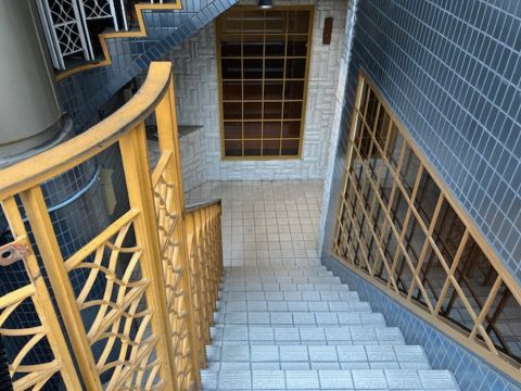 B1店舗、出入口