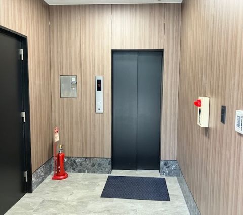 1階、EVホール