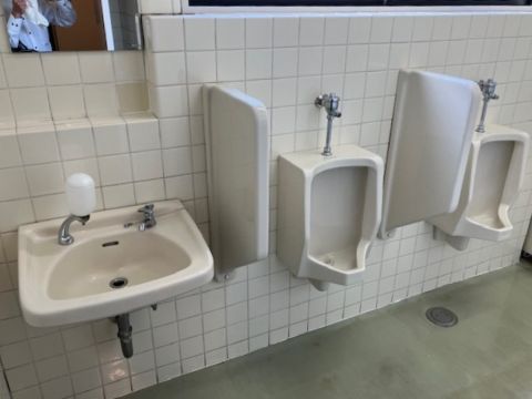 各階、男性トイレ