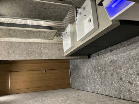 1階、トイレ洗面