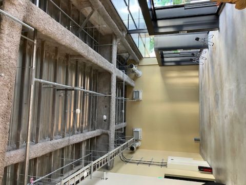 1階、室内・天高5300㎜