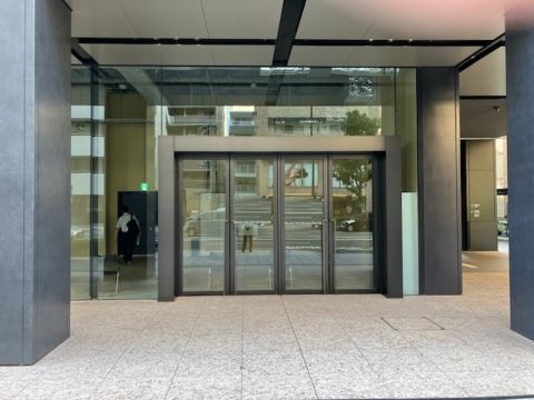 1階、北側出入口ドア