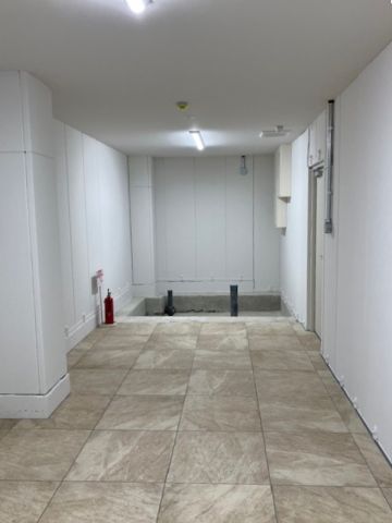 1階、室内(現状、スケルトン)