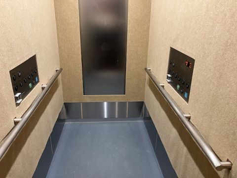 EV内
