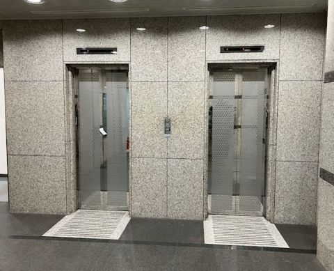 1階、EVホール