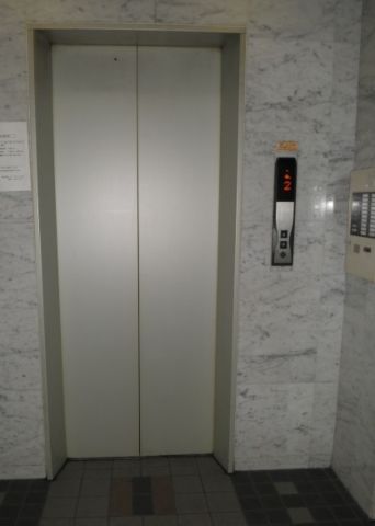 1階、EVホール