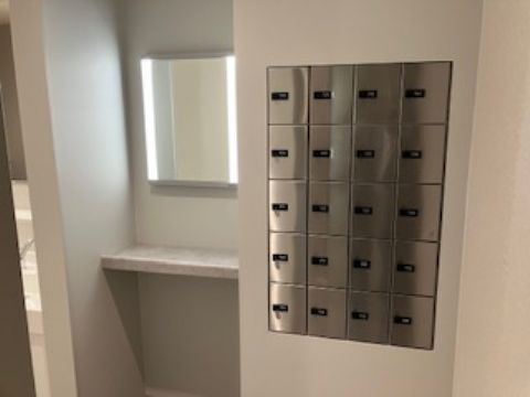 女性用トイレ、プライベートロッカー付き