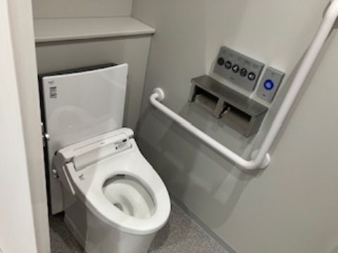 各階、男女別、洗浄付きトイレ