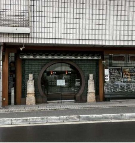 現状、店舗エントランス