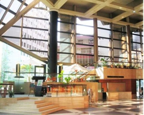 エントランス内、1階、吹き抜けCafe