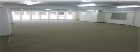 室内 (採光良好)