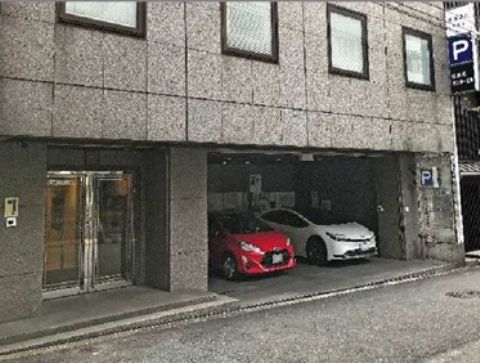 エントランス&駐車場