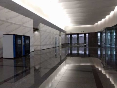 エントランス内、南口