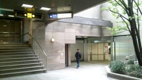 駅、直結