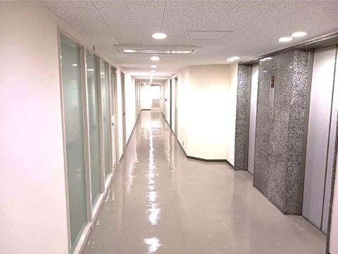基準階、廊下