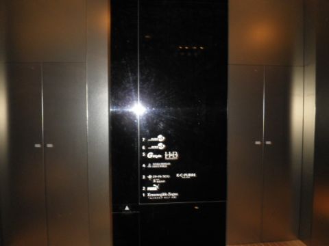 １階、エレベーター