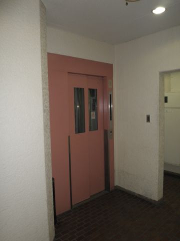 EVホール、1階