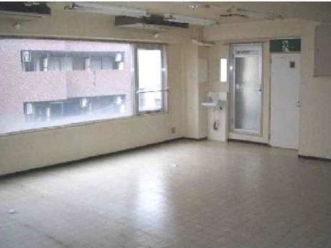 4階、明るい室内